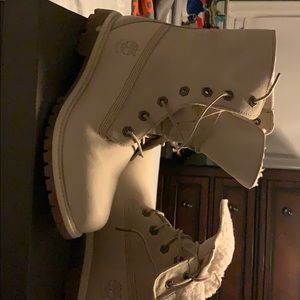 Women’s timberland boots size 8 good condition